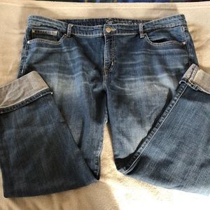 Gap straight cuff capri